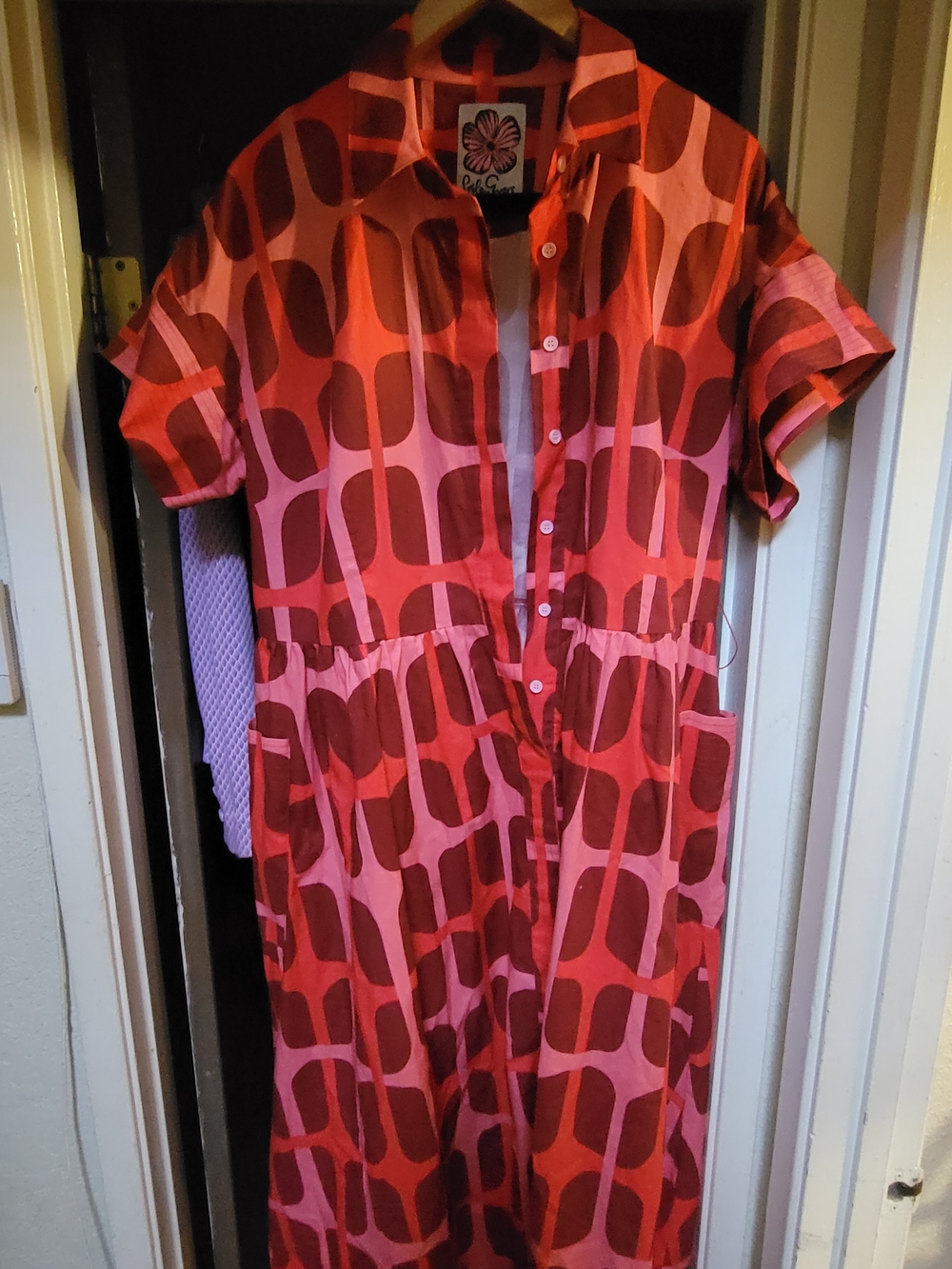 Lesley Evers.... Pink & Red Geometric Button-Front Midi Dress